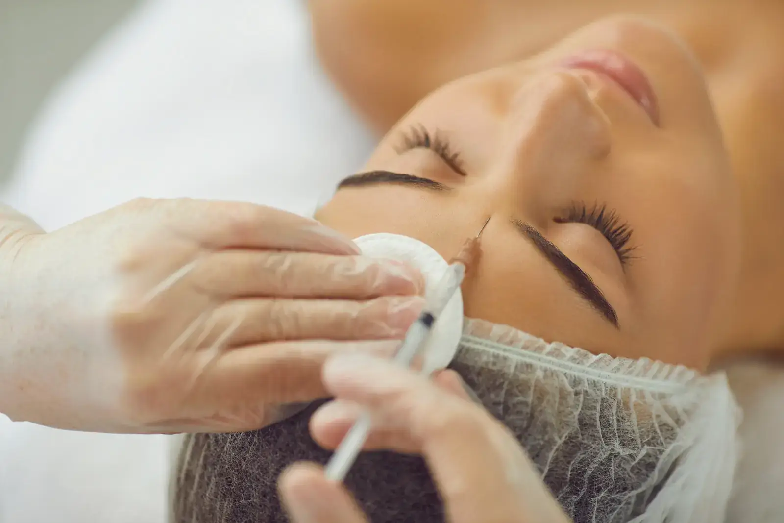 Frown lines treatment in Miami Beach - nurse practitioner injecting the glabella between the brows
